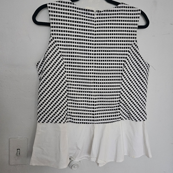 EUC New York & Company Black and White Peplum Blouse | XL - Picture 3 of 3